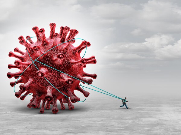 Image concept montrant un homme traînant le virus de la COVID 19.
