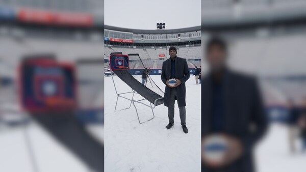 Joel Anthony pose au Stade IGA.