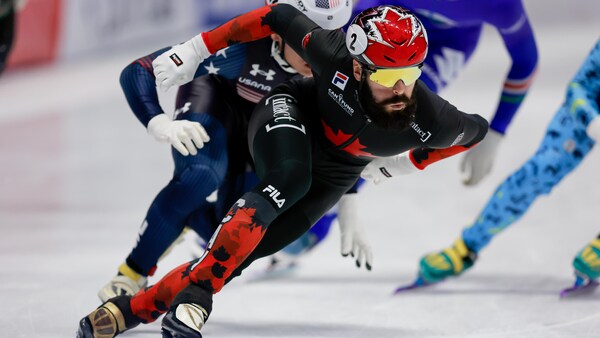 Steven Dubois patine devant ses adversaires.