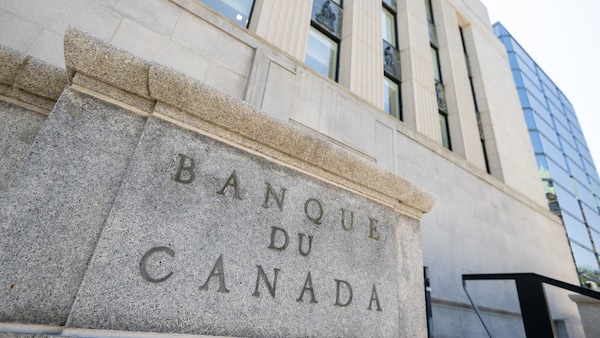 Façade de l'édifice de la Banque du Canada. 