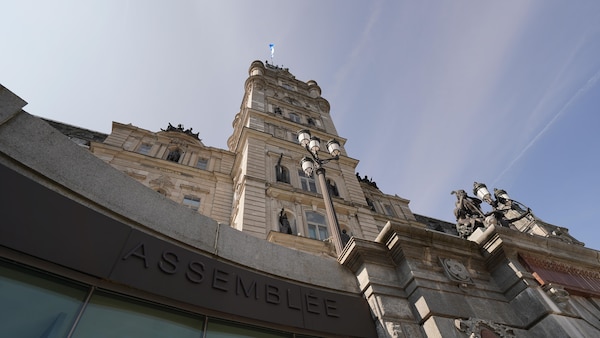 L'hôtel du Parlement du Québec le jour.