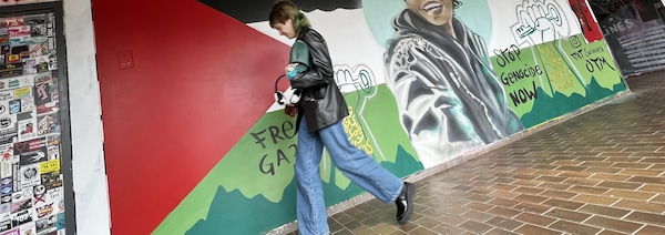 Une murale propalestinienne fraîchement peinte cette semaine dans un couloir de l'Université du Québec à Montréal.