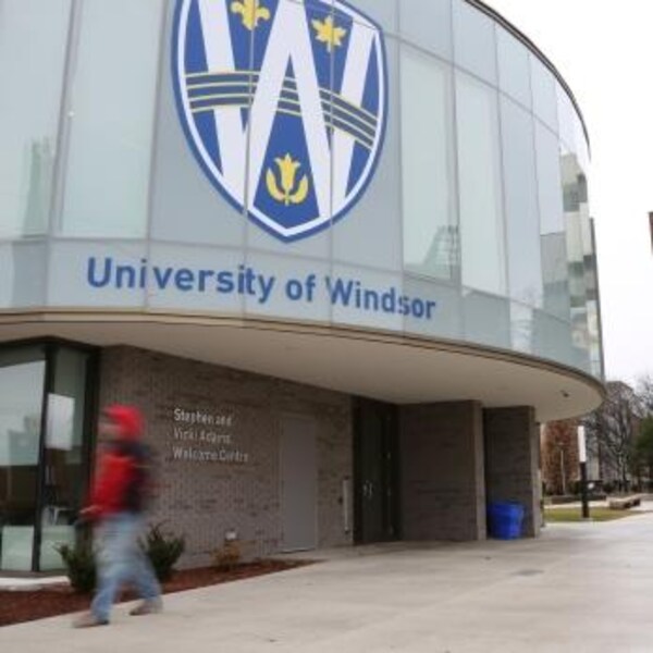 Façade de l'édifice d'accueil de l'Université de Windsor.