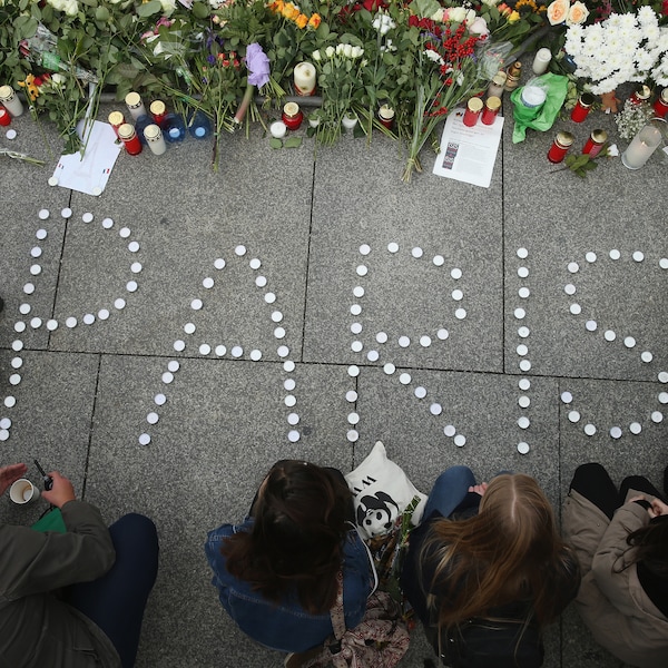 Recueillement en mémoire des victimes des attentats de Paris
