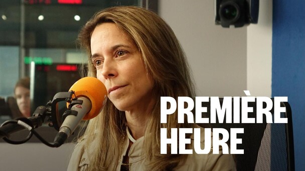 France-Élaine Duranceau, au micro.
