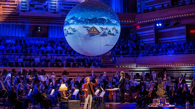 Fred Pellerin et Alexandra Stréliski avec l’OSM pour Noël à Radio-Canada