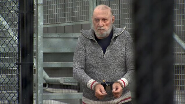 L’ancien prêtre Eric Dejaeger devra attendre sa prochaine audience en prison