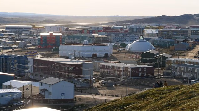 Près de 50 candidats briguent les mairies des 25 municipalités du Nunavut