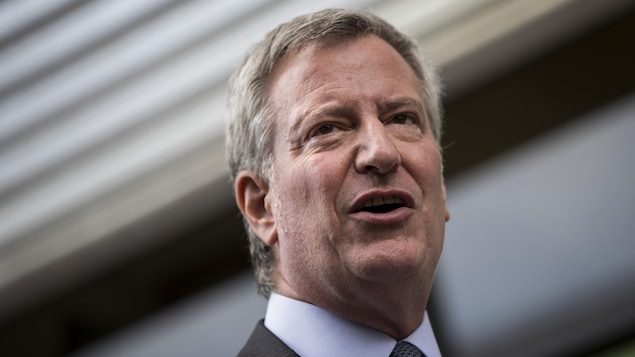 Bill de Blasio, souriant
