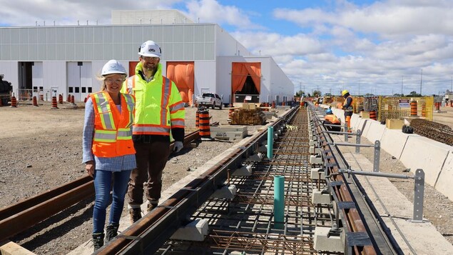 Des conseillers municipaux de Mississauga poussent pour un prolongement du train léger