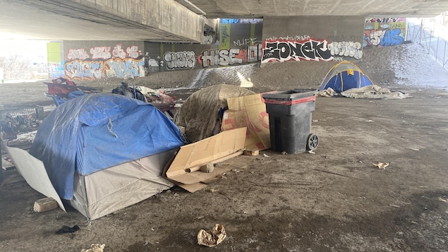 Les sans-abri campant sous l’autoroute Ville-Marie seront expulsés