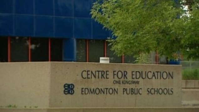 Les employés du Conseil scolaire public d’Edmonton devront être vaccinés Les employés du Conseil scolaire public d’Edmonton devront être vaccinés
