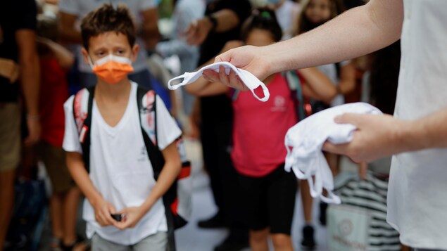 Premiers vaccinés, les Israéliens ont l’un des plus hauts taux d’infection du monde Premiers vaccinés, les Israéliens ont l’un des plus hauts taux d’infection du monde