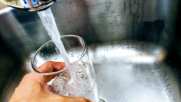 PFAS : l’eau est potable, mais mieux vaut la précaution, selon le CIUSSS