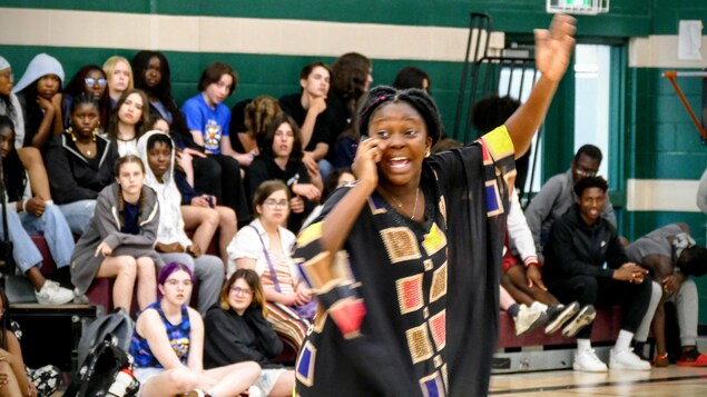 Du théâtre au Collège Louis-Riel termine un échange culturel avec des élèves ivoiriens