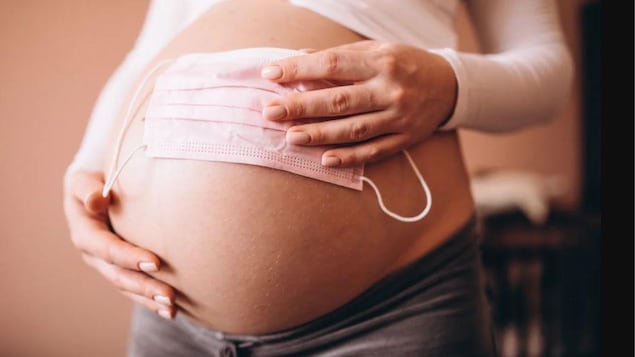 COVID-19 : les femmes enceintes et non vaccinées plus à risque, selon une étude