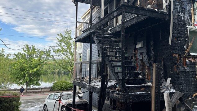 Un immeuble de la rue de l’Esplanade à Sherbrooke a été la proie de flammes
