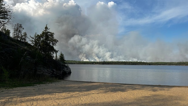 Feu de forêt au Manitoba : évacution du parc du Whiteshell