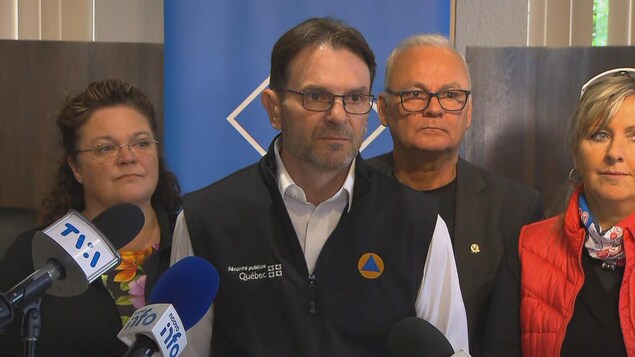 Feux de forêt : le ministre de la Sécurité publique fait le point à Roberval