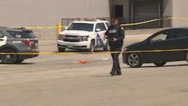 Un homme qui aurait brandi un couteau abattu par la police de Toronto