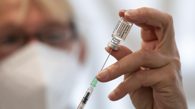 COVID-19 : défaite de 4 médecins réfractaires aux vaccins devant un tribunal ontarien