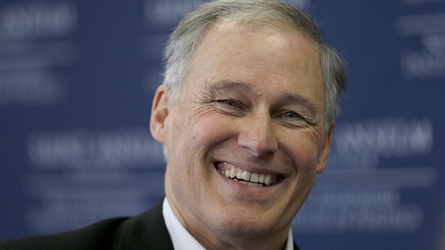 Jay Inslee, souriant.