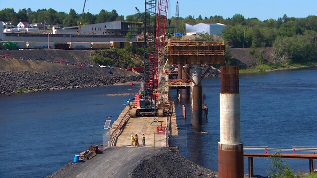 La construction du pont international entre Edmundston et le Maine progresse