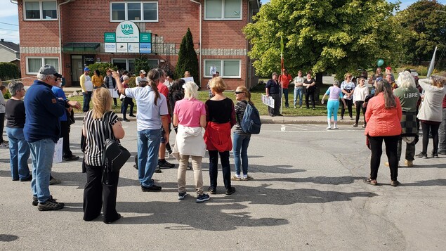 Une marche contre la vaccination obligatoire à La Pocatière Une marche contre la vaccination obligatoire à La Pocatière