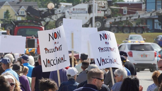 Dans les rues de Matane contre le passeport vaccinal Dans les rues de Matane contre le passeport vaccinal