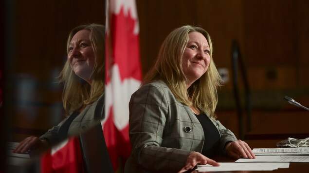 Vaccination des fonctionnaires : pas de report de la date butoir, dit Mona Fortier Vaccination des fonctionnaires : pas de report de la date butoir, dit Mona Fortier