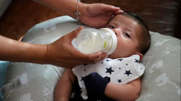 Pénurie de lait maternisé pour des bébés à besoins spéciaux