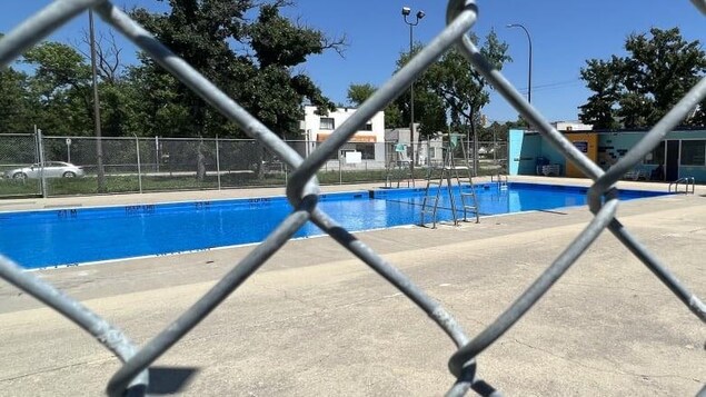 La fermeture en fin de semaine d’une piscine à Saint-Boniface suscite le mécontentement