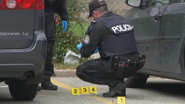 V Torontu 14-letnik obtožen umora ženske v parkirišču supermarketa