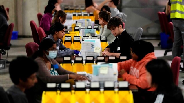 Recomptage : les libéraux veulent « faire pencher la balance », selon les conservateurs