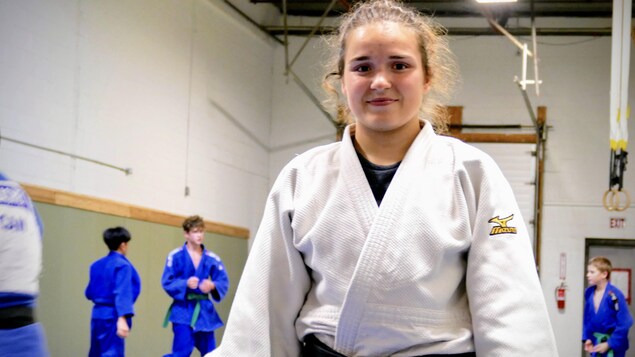 Sarah Ekosky dans un club de judo. 