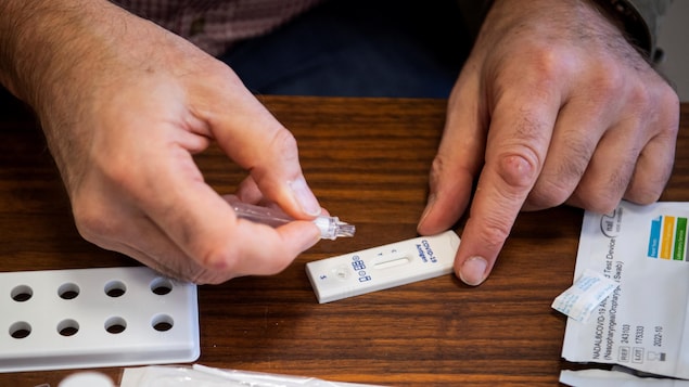 Les tests rapides reçus mercredi par Québec n’iront pas tous en pharmacie