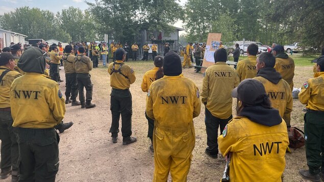 Le feu de forêt des environs de Hay River serait « en voie d’être maîtrisé »