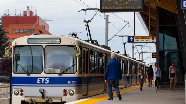 Les transports d’Edmonton ne sont pas assez sûrs pour les jeunes, selon des parents
