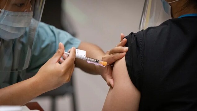 Le vaccin contre la grippe disponible pour les Ontariens de 6 mois et plus Le vaccin contre la grippe disponible pour les Ontariens de 6 mois et plus