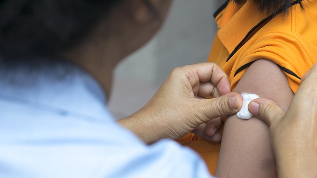 Vaccination : l’Î.-P.-É. offre la deuxième dose de rappel aux 12 ans et plus
