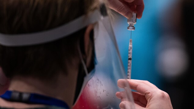 Vaccination obligatoire du personnel de la santé : des syndicats s’inquiètent Vaccination obligatoire du personnel de la santé : des syndicats s’inquiètent