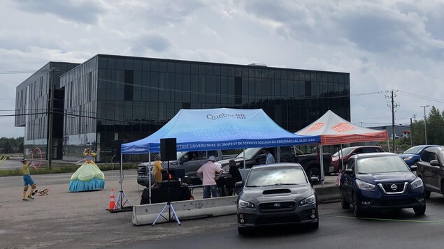 La vaccination au volant se poursuit à Saguenay La vaccination au volant se poursuit à Saguenay