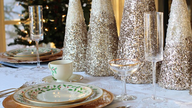 Une jolie table décorée à l'occasion du réveillon de Noël