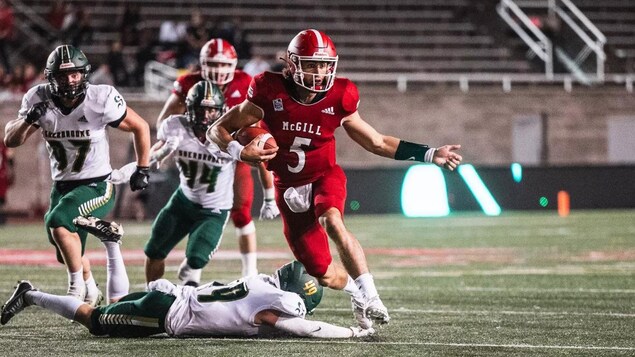 « Un rêve de petit garçon » : Éloa Latendresse-Régimbald en stage avec les Alouettes
