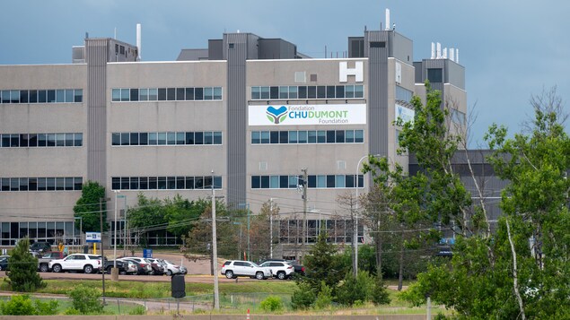 Le CHU Dumont devient le site principal de tests de laboratoire au Nouveau-Brunswick Le CHU Dumont devient le site principal de tests de laboratoire au Nouveau-Brunswick
