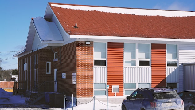 L'école La Colombe est affiliée au Centre de services scolaire des Phares, au Bas-Saint-Laurent.