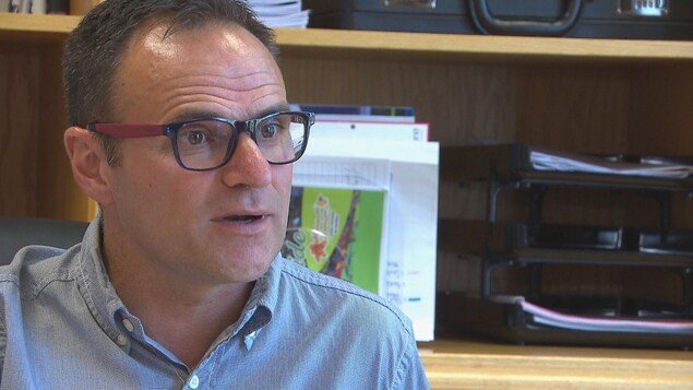 Dino Lapointe dans son bureau