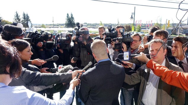 Les journalistes étaient nombreux à assister au prononcé du verdict, au palais de justice de Moncton, vendredi matin.