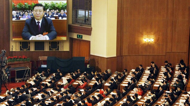 Un écran géant montre le président Xi Jinping lors de la séance d'ouverture du 19e congrès du Parti communiste chinois, à Pékin. Un écran géant montre le président Xi Jinping lors de la séance d'ouverture du 19e congrès du Parti communiste chinois, à Pékin.