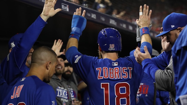 Ben Zobrist célèbre un point avec ses coéquipiers.